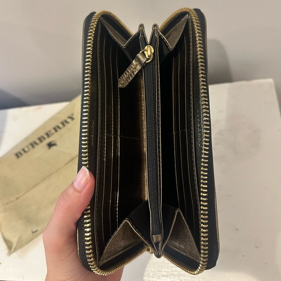 Burberry Plaid Wallet in original protective pouch - Picture 5 of 8